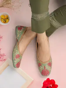 ICONICS Square Toe Ethnic Embroidered Embellished Mojaris