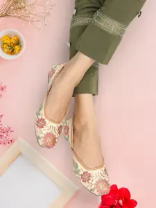 ICONICS Square Toe Embroidered Ethnic Embellished Mojaris