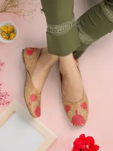 ICONICS Square Toe Embroidered Ethnic Embellished Mojaris