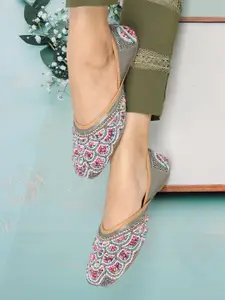 ICONICS Embellished Ethnic Mojaris