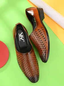 VIV Men Textured Padded Insole Mojaris With Laser Cuts