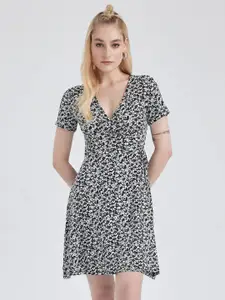 DeFacto Floral Printed V-Neck Wrap Dress