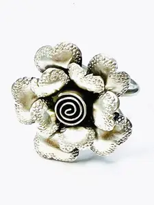 Arte Jewels Silver-Plated Floral Shaped Finger Ring