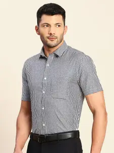 INVICTUS Original Slim Fit Gingham Checked Formal Shirt