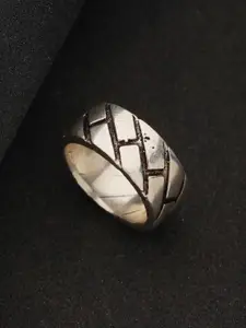 Priyaasi Men Silver-Plated Textured Finger Ring