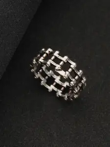 Priyaasi Men Silver-Plated Crank Chain Finger Ring