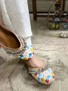 DESI COLOUR Square Toe Ethnic Embellished Embroidered Mojaris