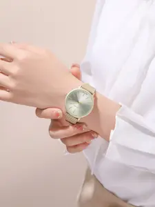 GIORDANO Women Dial & Bracelet Style Straps Analogue Watch GZ-60057-11