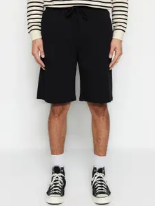 Trendyol Men Mid-Rise Knee Length Regular Shorts