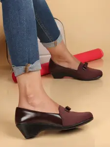 XE Looks Wedge Closed Back Pumps with Bows