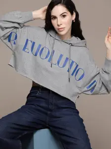 The Roadster Lifestyle Co. Women Printed Hooded Cropped Sweatshirt