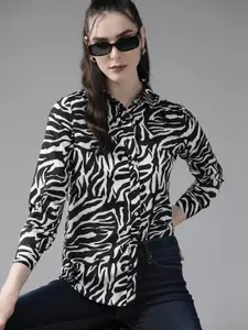 The Roadster Lifestyle Co. Classic Animal Opaque Printed Casual Shirt