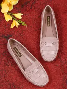 Flat n Heels Women Textured Horsebit Loafers