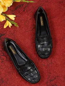 Flat n Heels Women Textured Loafers