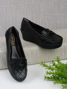 Flat n Heels Women Textured Heeled Loafers