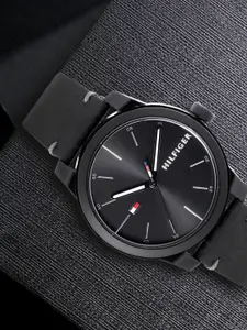 Tommy Hilfiger Men Black Dial & Black Leather Straps Analogue Watch TH1791384