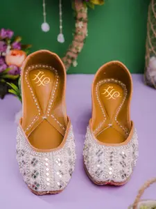 House of Pataudi Embroidered Mojaris