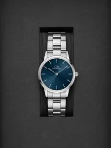 Daniel Wellington Women Iconic Link Arctic Round Analogue Watch- DW00100457