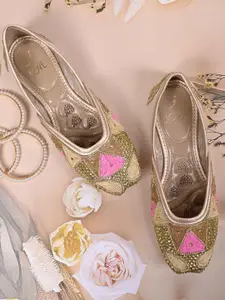 Jove Women Embellished Ethnic Mojaris Flats