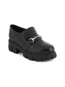 Roadster Black Textured Round Toe Loafers