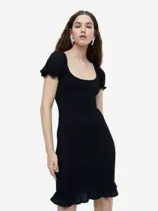 H&M Puff-Sleeved Smocked Dress