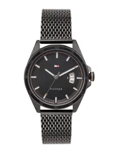 Tommy Hilfiger Men Solid Dial & Stainless Steel Bracelet Style Strap Analogue Watch