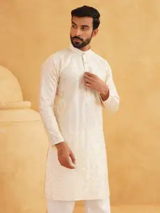 SOJANYA Men Geometric Embroidered Mandarin Collar Kurta