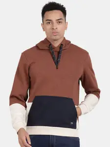 t-base Men Colourblocked Hooded Pullover Sweatshirt