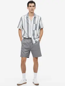 H&M Men Regular Fit Linen-Blend Shorts