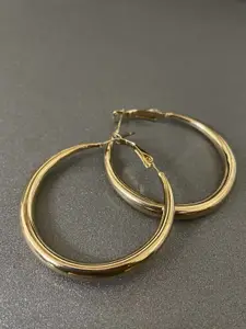 ISHKAARA Stainless Steel Oval Hoop Earrings