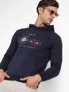 Campus Sutra Graphic Printed Hooded Cotton Pullover Sweatshirt