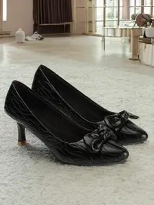 DressBerry Black Pointed Toe Textured Kitten Pumps With Bows