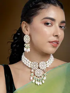 Peora Gold-Plated Kundan-Studded Choker Necklace Jewellery Set