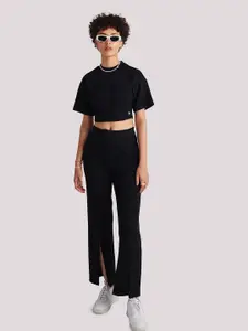 Muvazo High Neck Extended Sleeves Crop Top