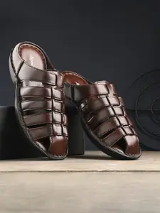 LEONCINO Men Textured Comfort Sandals