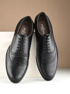 INVICTUS Men Textured Formal Brogues