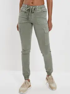 AMERICAN EAGLE OUTFITTERS Women Jogger High-Rise Mildly Distressed Jeans