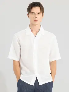 Snitch Men White Classic Boxy Fit Textured Self Design Casual Shirt