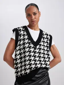 DeFacto Geometric Printed V-Neck Sleeveless Acrylic Sweater Vest