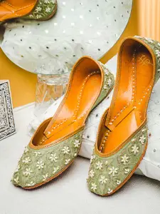 House of Pataudi Embellished Ethnic Mojaris