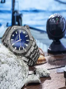 ROAMER Men Dial & Stainless Steel Bracelet Style Straps Analogue Watch 860833 44 45 70