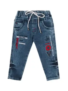 Wish Karo Boys Classic Typography Printed Regular Fit Mid-Rise Clean Look Cotton Jean