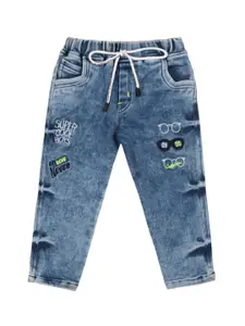 Wish Karo Boys Classic Typography Printed Regular Fit Mid-Rise Clean Look Cotton Jean