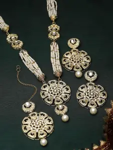 KARATCART Gold-Plated Kundan-Studded & Pearl Beaded Necklace and Earrings With Maang Tika