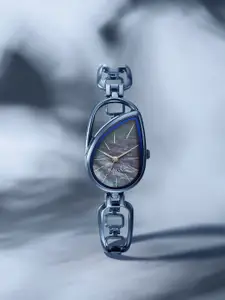 Titan Women Printed Dial & Stainless Steel Bracelet Style Straps Analogue Watch 2688QM02