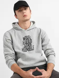 Campus Sutra Typograhy Printed Pullover Hooded Sweatshirt