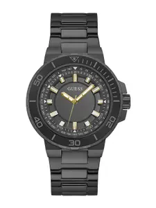 GUESS Men Embellished Dial Stainless Steel Bracelet Style Straps Analogue Watch GW0426G3
