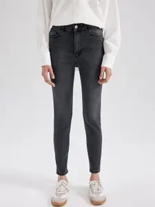 DeFacto Women Mid-Rise Clean Look Light Fade Stretchable Jeans