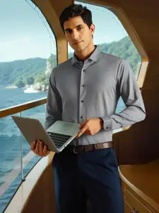 Louis Philippe Permapress Slim Fit Spread Collar Pure Cotton Wrinkle Free Formal Shirt