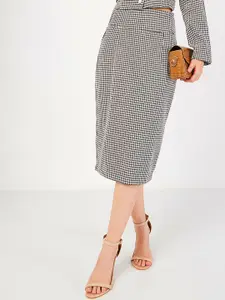 SASSAFRAS Geometric Jacquard Tweed Pencil Skirt